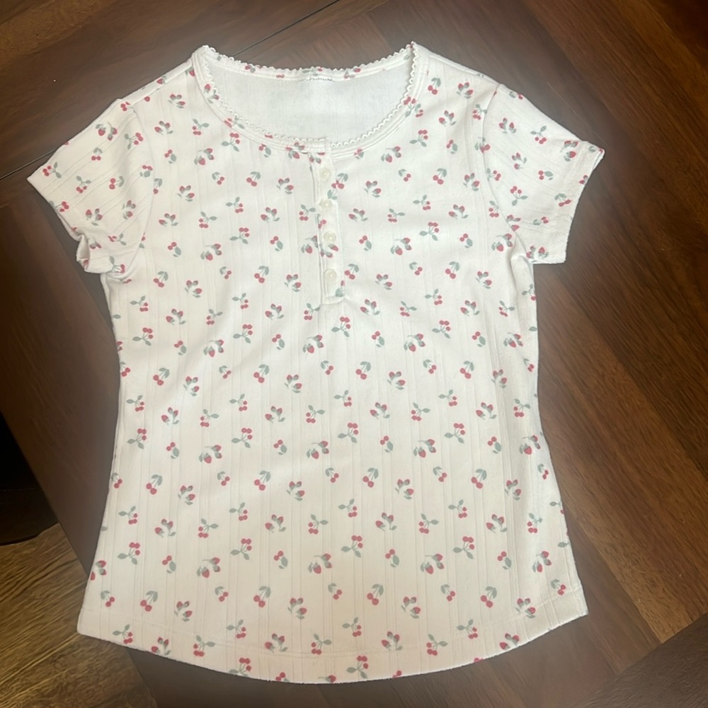 Super soft girls Abercrombie t-shirt.